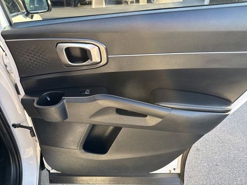 Used 2023 Kia Sorento LX image 42