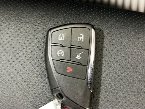 Used 2025 Chevrolet Traverse LT w/ Driver Confidence Package image 36