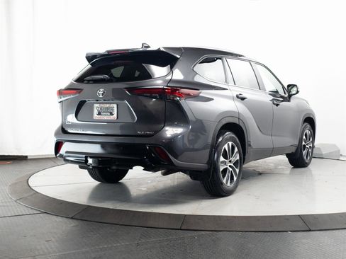 Certified 2024 Toyota Highlander XLE image 13