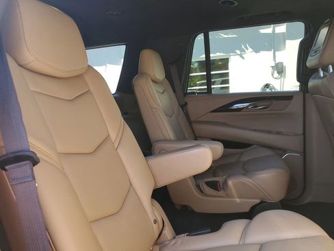 Used 2018 Cadillac Escalade Platinum image 23