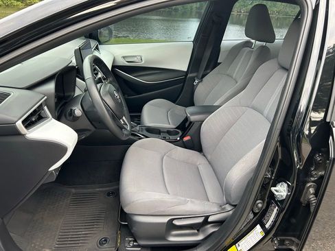 Used 2025 Toyota Corolla SE image 14