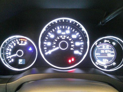 Used 2017 Honda HR-V EX image 9