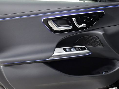 Used 2025 Mercedes-Benz E 350 4MATIC Sedan image 29