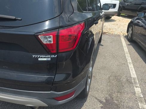 Used 2019 Ford Escape Titanium AWD/4WD image 12