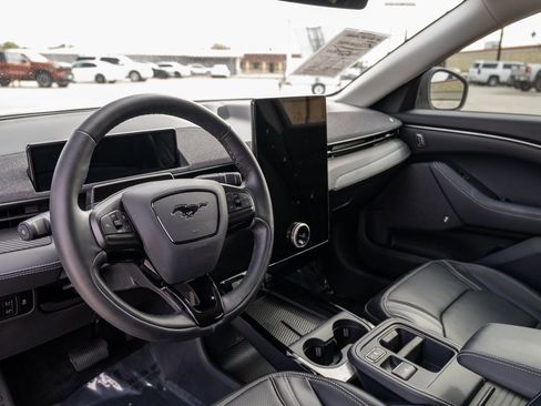 Used 2025 Ford Mustang Mach-E Premium image 15