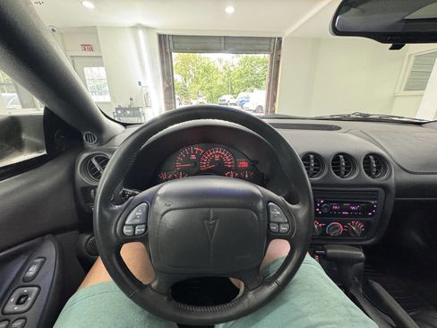 Used 1999 Pontiac Firebird Formula w/ Security Pkg RWD image 10