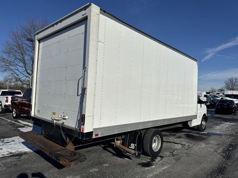 Used 2018 Chevrolet Express 3500 Extended w/ Driver Convenience Package image 3