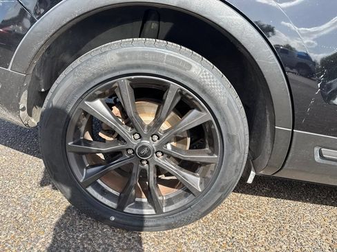 Used 2018 Ford Explorer XLT w/ Equipment Group 202A FWD image 11