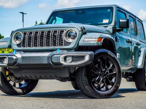 Used 2024 Jeep Wrangler Unlimited Sahara AWD/4WD image 1