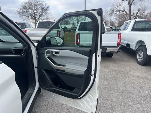 Certified 2022 Ford Explorer XLT w/ Equipment Group 202A image 16