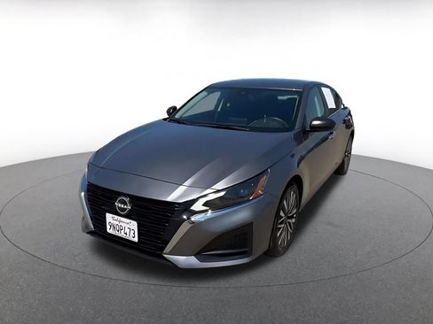 Used 2025 Nissan Altima 2.5 SV FWD image 7