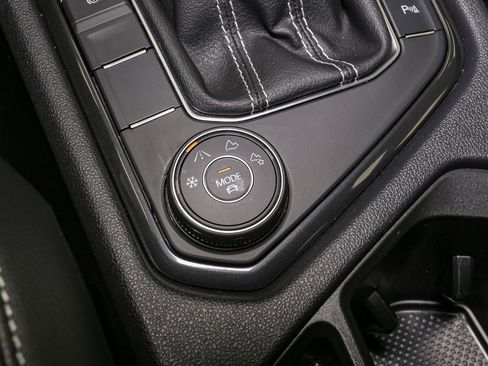 Certified 2024 Volkswagen Tiguan SE R-Line AWD/4WD image 40