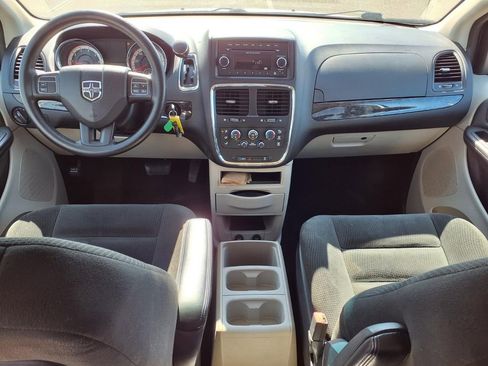 Used 2016 Dodge Grand Caravan SE w/ Quick Order Package 29E SE FWD image 9