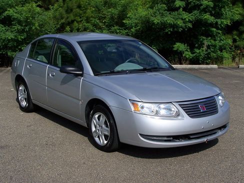 Used 2006 Saturn ION Level 2 FWD image 1