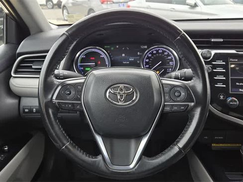 Used 2020 Toyota Camry XLE image 12