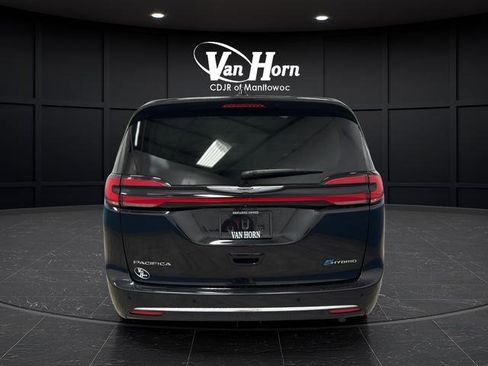 Used 2023 Chrysler Pacifica Touring-L FWD image 6