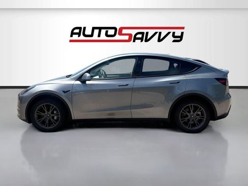 Used 2025 Tesla Model Y Long Range RWD image 4