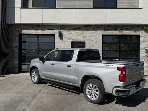 Used 2019 Chevrolet Silverado 1500 Custom w/ Custom Value Package AWD/4WD image 5