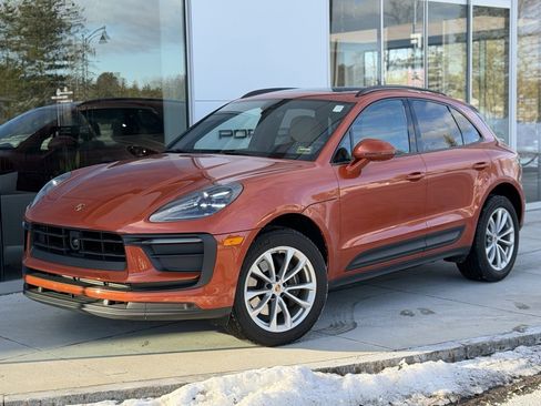 Used 2025 Porsche Macan image 1