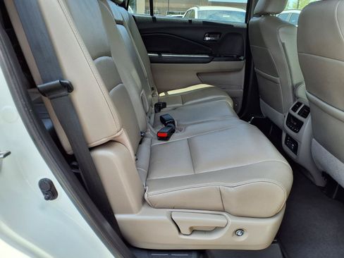 Used 2018 Honda Pilot Touring image 14