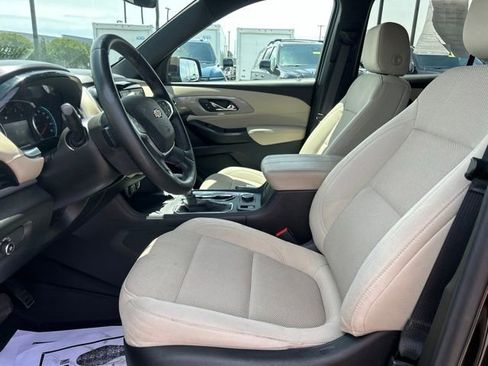 Used 2023 Chevrolet Traverse LT FWD image 13