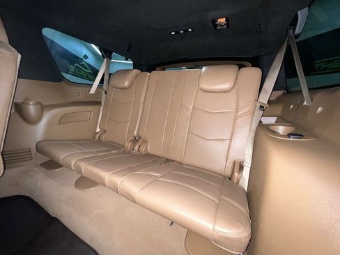 Used 2017 Cadillac Escalade ESV Platinum AWD/4WD image 29