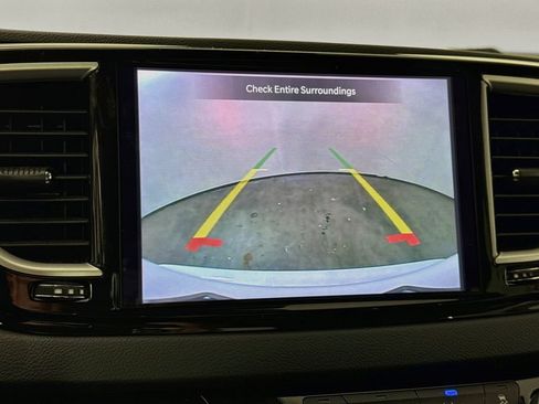 Used 2024 Chrysler Pacifica Touring-L FWD image 14