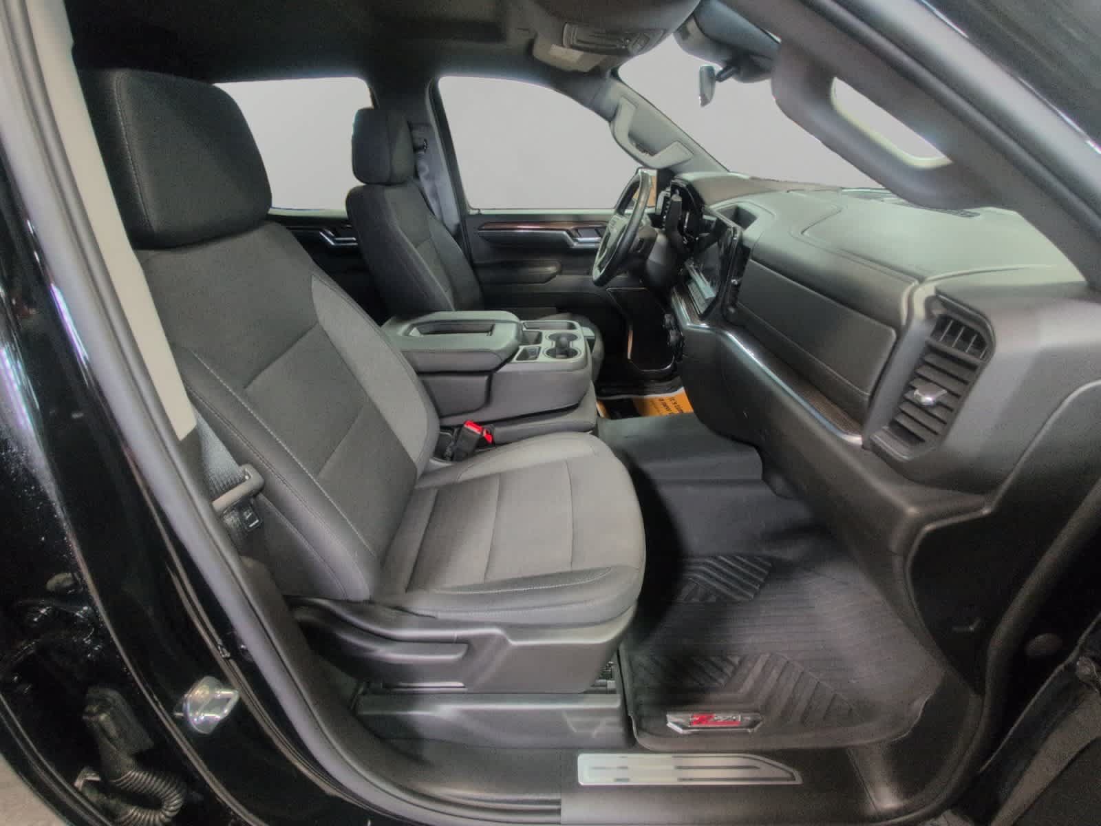 Used 2024 Chevrolet Silverado 1500 LT AWD/4WD image 15