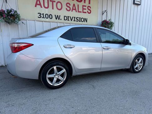 Used 2017 Toyota Corolla LE FWD image 3
