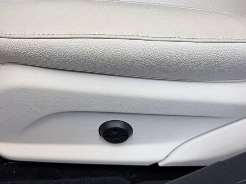 Used 2019 Mercedes-Benz E 300 image 16