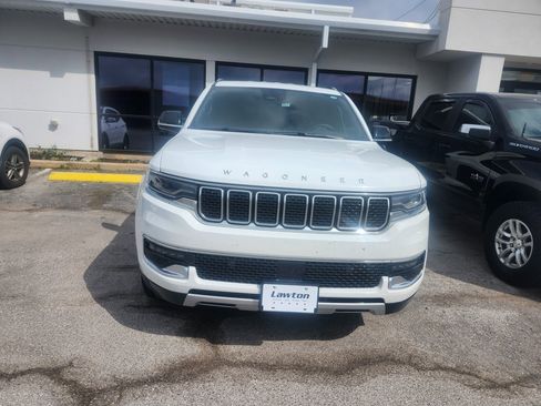 Used 2024 Jeep Wagoneer Series II w/ Flexible Seating Group image 7