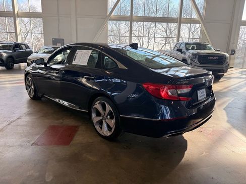 Used 2018 Honda Accord Touring image 5
