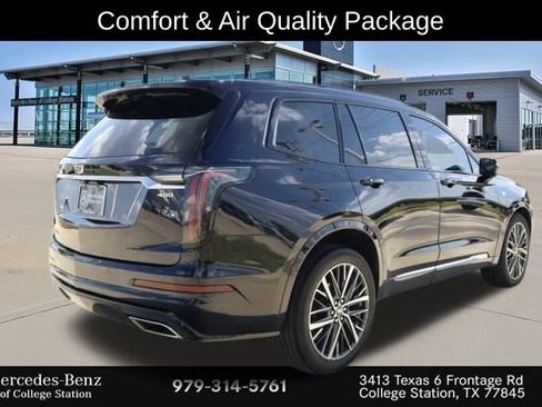 Used 2022 Cadillac XT6 Sport w/ Technology Package image 7