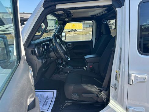 Used 2022 Jeep Wrangler Unlimited Sport image 9
