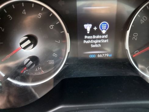 Used 2021 Toyota RAV4 XLE w/ Convenience Package image 9