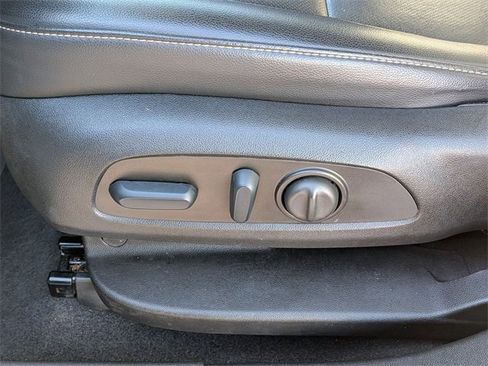 Used 2023 GMC Acadia SLT image 17