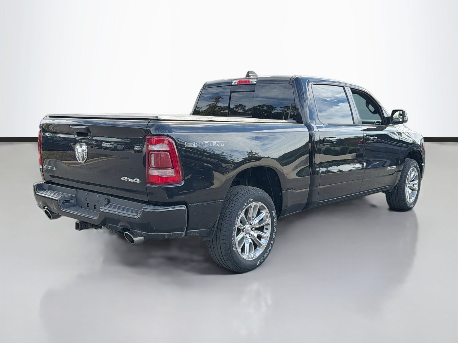 Used 2023 RAM 1500 Laramie AWD/4WD image 5