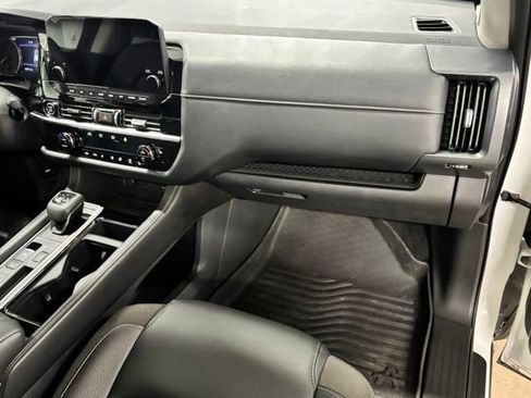 Used 2024 Nissan Pathfinder SL w/ SL Premium Package FWD image 22