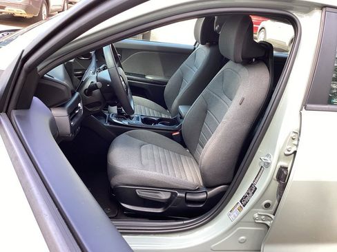 Used 2025 Kia K4 EX image 23