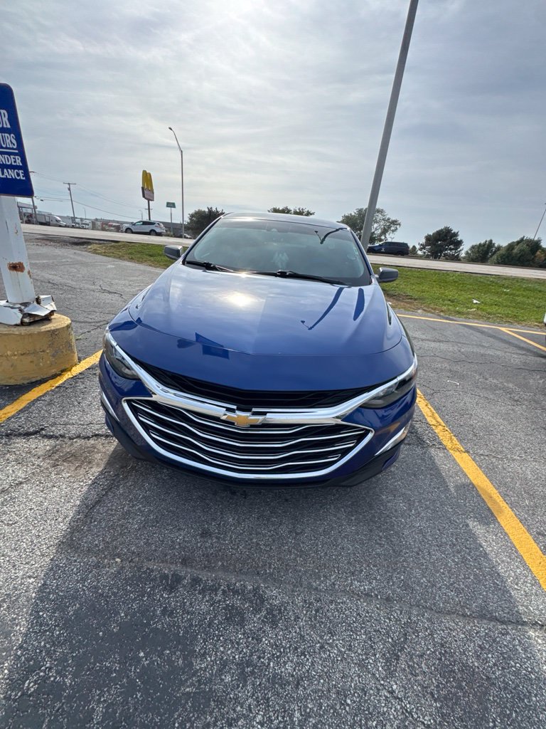 Used 2023 Chevrolet Malibu LS FWD image 2