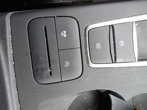 Used 2020 Ford Escape SE image 38