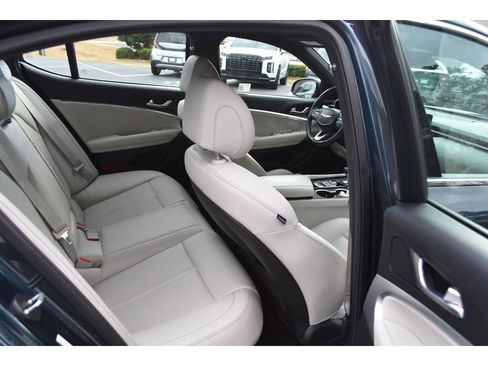 Used 2025 Genesis G70 2.5T image 15