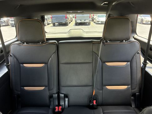 Used 2023 GMC Yukon XL AT4 w/ AT4 Premium Plus Package AWD/4WD image 19