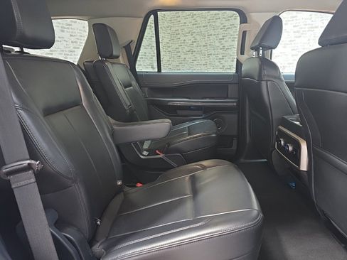 Used 2024 Ford Expedition XLT image 11
