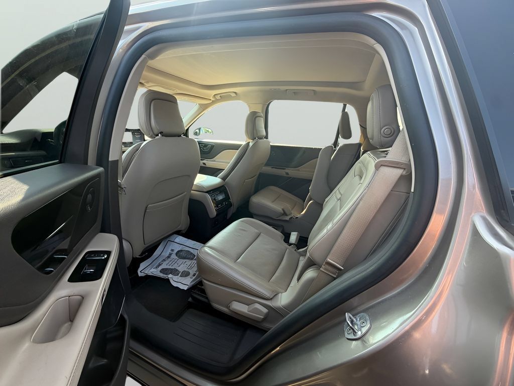 Used 2020 Lincoln Aviator Reserve w/ Equipment Group 201A RWD image 25
