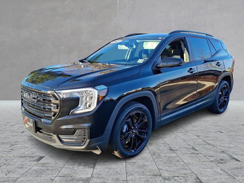 Used 2022 GMC Terrain SLE w/ Driver Convenience Package image 5