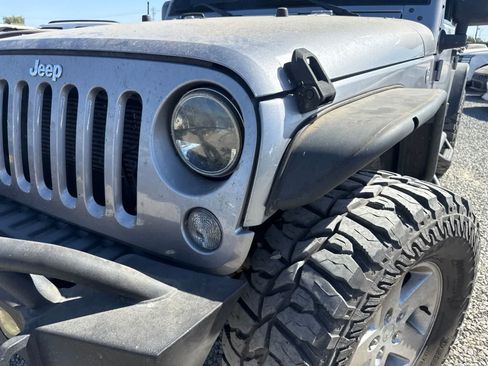 Used 2017 Jeep Wrangler Unlimited Sport w/ Quick Order Package 24S AWD/4WD image 9