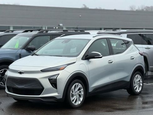 Used 2023 Chevrolet Bolt EUV LT w/ Comfort Package image 33