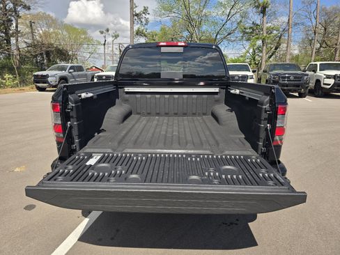 Used 2023 Nissan Frontier SV w/ SV Premium Package image 10