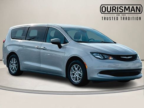 Used 2023 Chrysler Voyager LX image 1